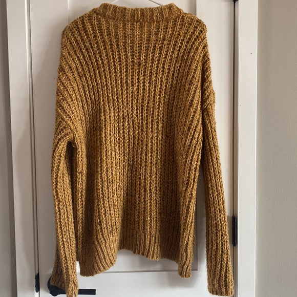 COPY - Universal Thread Sweater- Size M - Picture 2 of 3